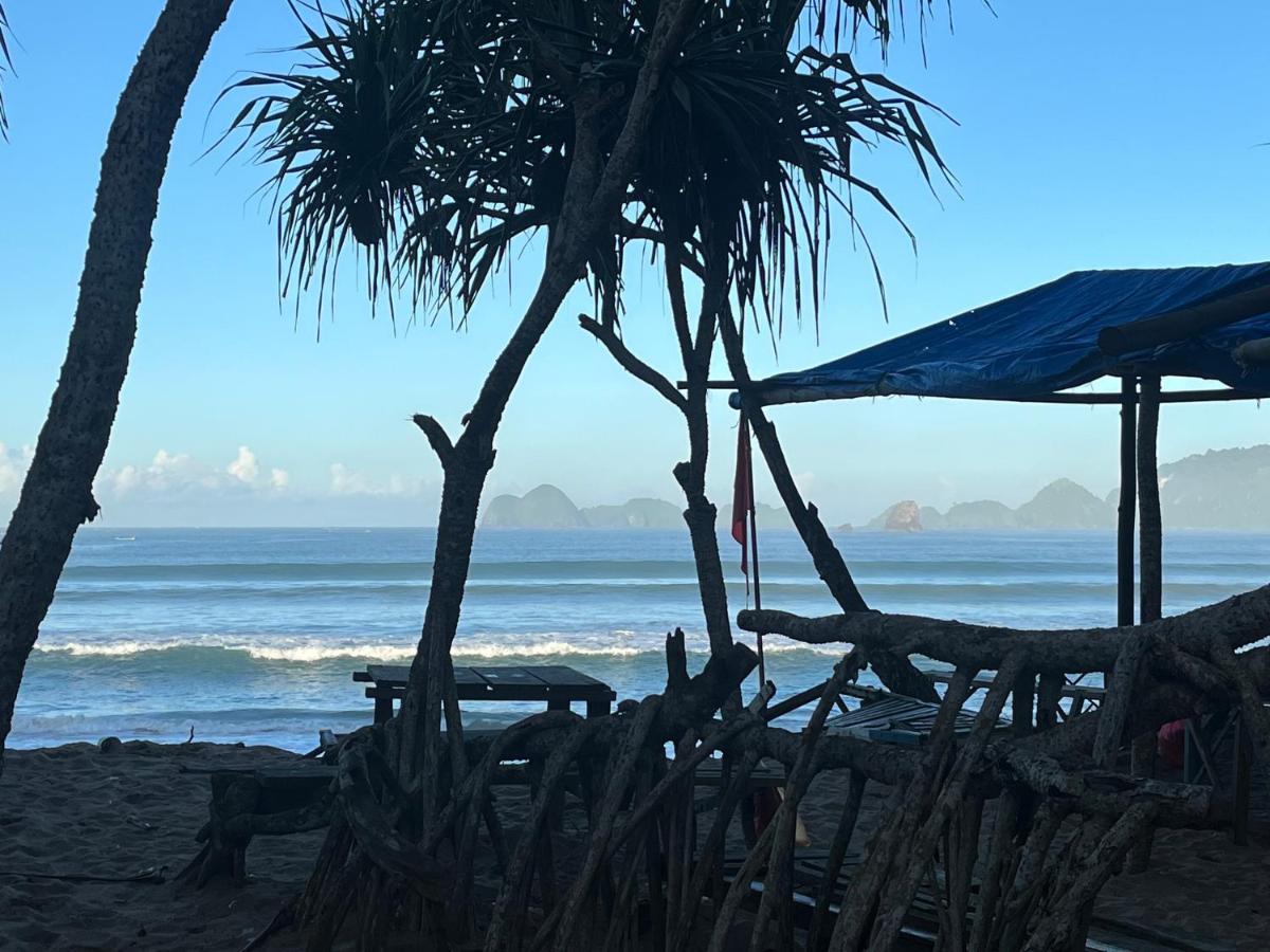 Big Daddy'S Surfcamp Apartment Pasanggaran Exterior foto